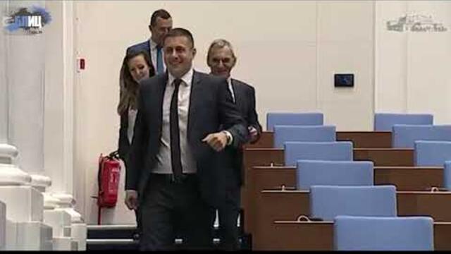 ДЕН ТРЕТИ - НЯМА КВОРУМ! Нема о'ра - едни пътуват, други не се регистрират, но заплатата си върви...