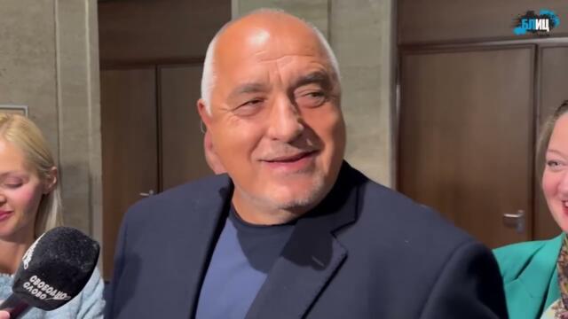 Да си избере държавен глава или партиен лидер | Радев е с лошо възпитание, стои до МЕЧ и Възраждане,