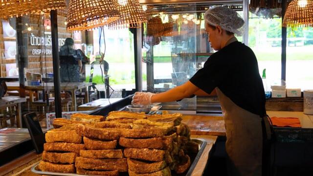 Heaven For Crispy Pork Lovers! Using 220 Pounds of Crispy Pork Belly to Cook 27 Thai Dishes