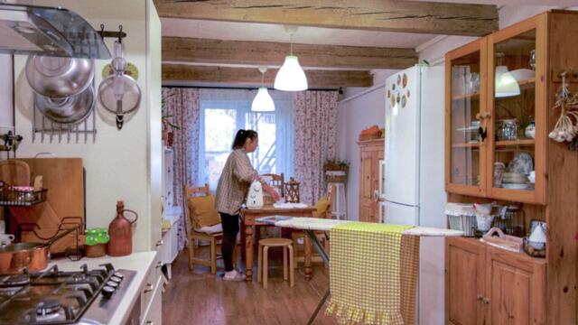 The warmth of a country home. A cozy atmosphere, handmade. Autumn recipes and sewing