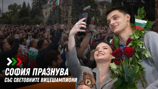 България празнува със своите герои - на живо от открития автобус и от площад "Александър Невски"