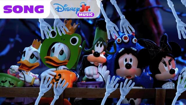 "This is Halloween" Song from Mickey and Minnie's Holiday Songs! 🎃🍬 | Stop Motion | @disneyjr​