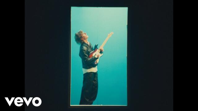 Thomas Day - she got a thing about her (Official Video)