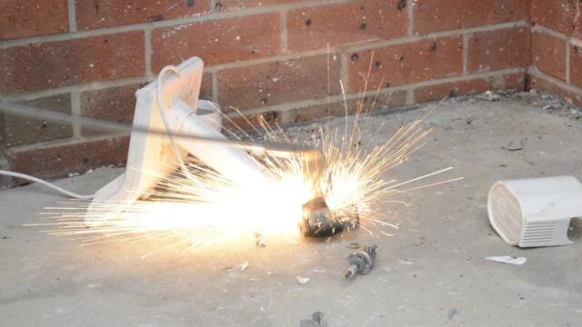 Smashing a Martec MA23D Desk Fan