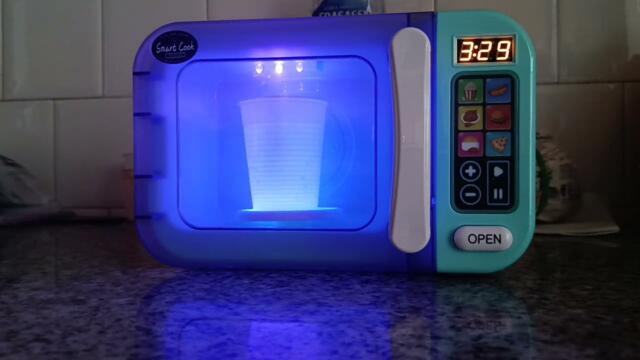 Uzind US8262 | Microwaving a water cup.