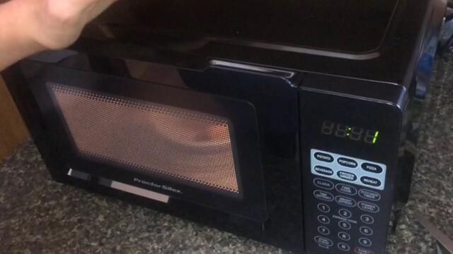 CHEAPEST microwave you can buy at walmart $35 proctor silex (REVIEW and unboxing)