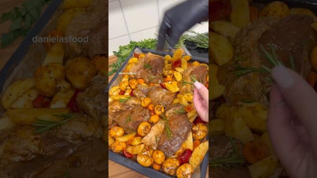 🌿🥔 Oven-Baked Veggie Tray with Potatoes#comfortfood #danielasfood #food