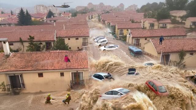 Mass Evacuation in Bulgaria! Flash Flood Sweeps Elenite Resort into the Sea, People Trapped