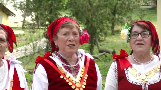 Женска фолклорна група "Калипетровки" с р-л Валентин Сарафов- Малка сай мома