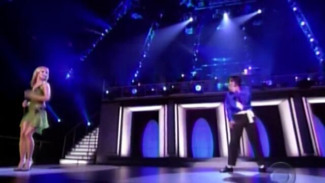 Michael Jackson et Britney Spears chantent "The Way You Make Me Feel" en live