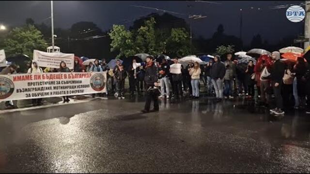 Млади лекари отново протестират с искане за достойни заплати