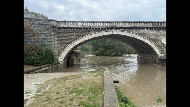 Река Янтра заля входа на храма „Свети 40 мъченици“ във Велико Търново