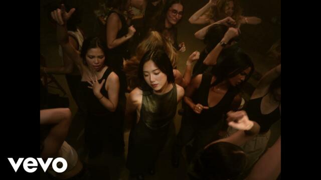 Sarah Kinsley - Fleeting (Official Music Video)