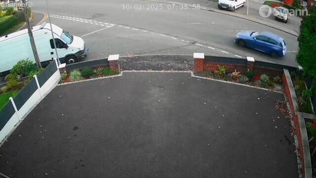 Chilling footage of Manchester synagogue attacker leaving his house before attack