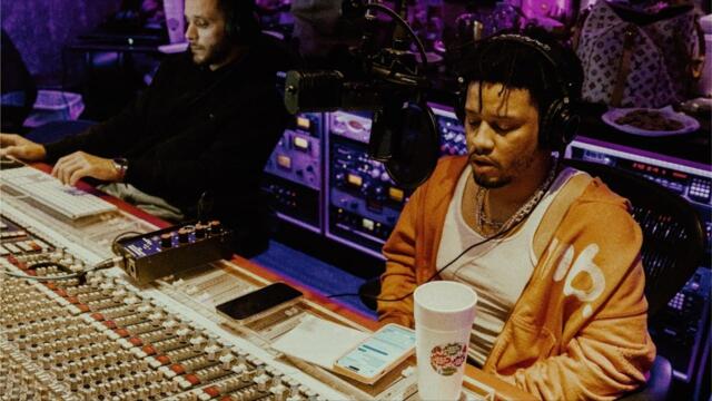 Veeze - Signed a Napkin (Official Music Video)