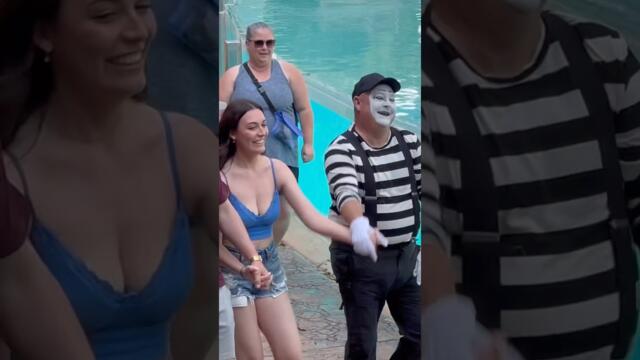 The perfect ending lol 😂 Tom mime Seaworld #seaworldmime #comedy #funnyreels #tomthemime
