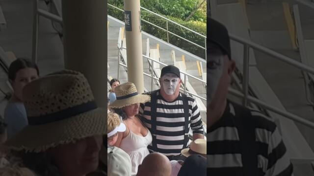 The best moments today! 🤣 Tom the mime SeaWorld #seaworldmime #funny  #comedy #fun #mime #viral