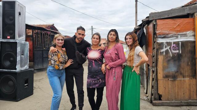 14 октомври 2025 г. Страхил как играе кючек с момичета от комуника Страхил фото видео