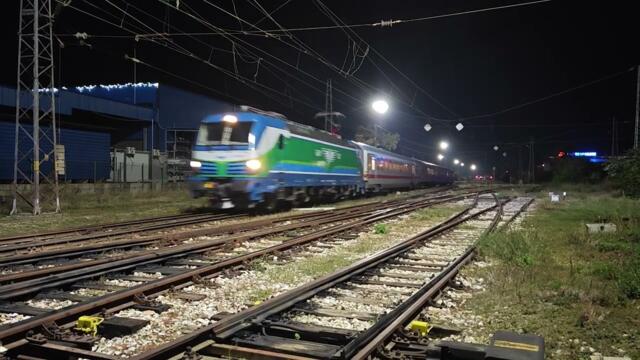 ЕВ 3602 Бургас - София с 80079 Борис Колчев заминава от гара Казанлък