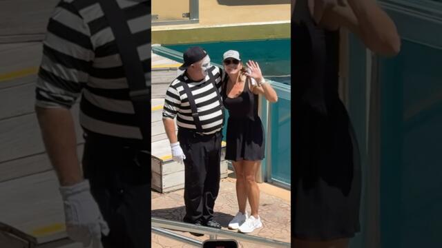 This mime deserves an Oscar 😂 Tom mime Seaworld #seaworldmime #funny #tomthemime #shorts