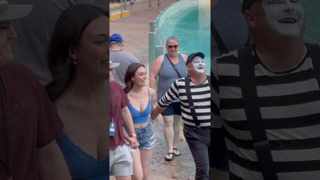 Love is silent, but bold 🤣🥰 Tom mime Seaworld comedy #seaworldmime #tomthemime #funny #shorts