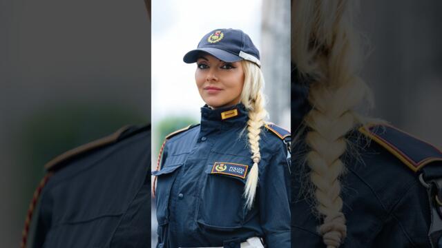 Surtrised the  Italian policewoman🥰 #police #Italy #streetphotography #rome