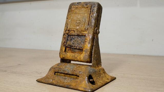 RESTORATION of a very old and RUSTY perpetual calendar