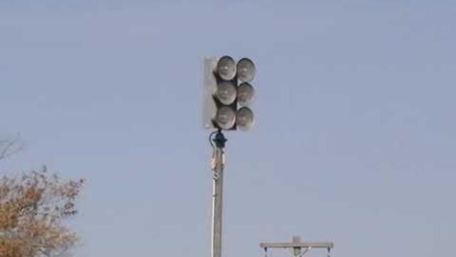 Livonia, MI Shelden Park Federal Signal EOWS-612 Tornado Siren Test November 3rd, 2007