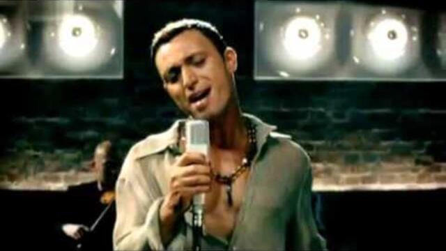 Mustafa Sandal featuring Gülcan performing: Moonlight - Official Video