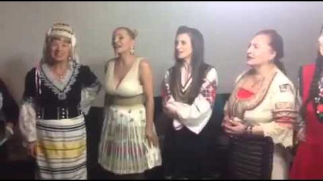 Деси Слава , Янка Рупкина и квартет Славей пеят акапелно "Полегнала е Тодора"