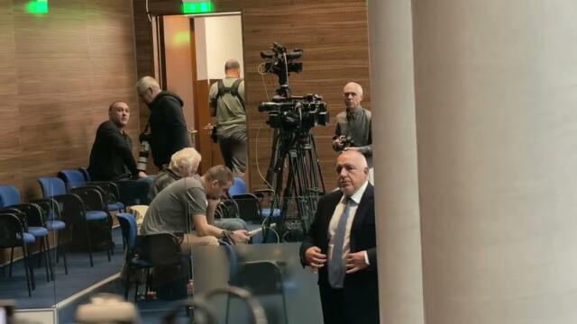 Работният ден на Бойко Борисов в пленарна зала за 10 мин за днес приключи - 22.10.25г!