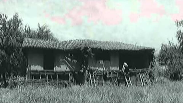 Golden Bulgarian Songs - Вървят ли двама - Мария Нейкова