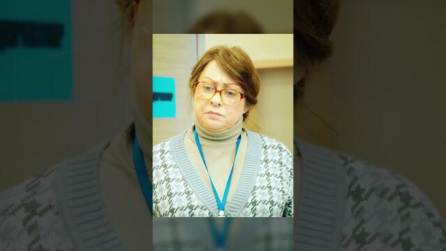 Учителя уволили из школы за то, что она ударила ученика. Название сериала - в комментариях.