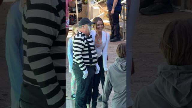 He thought he could handle it… nope! 🤣👏 Tom mime Seaworld #seaworldmime #tomthemime #shorts