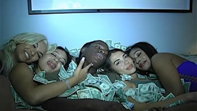 Daniel Caesar - Call On Me (Official Music Video)