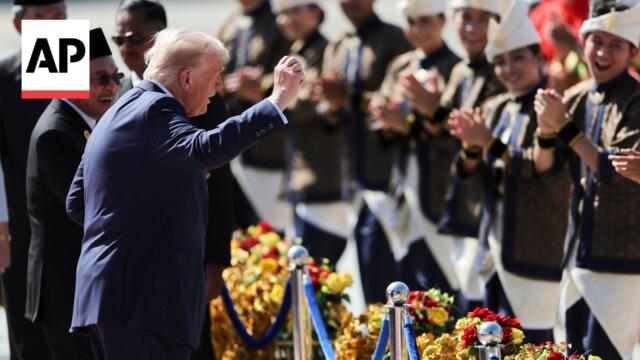 Trump dances at welcome ceremony in Malaysia