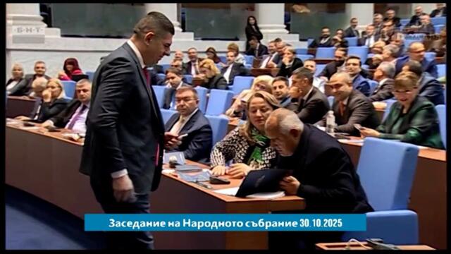 Мирчев носи папка на Борисов за подпис  Бойко подписва веднага