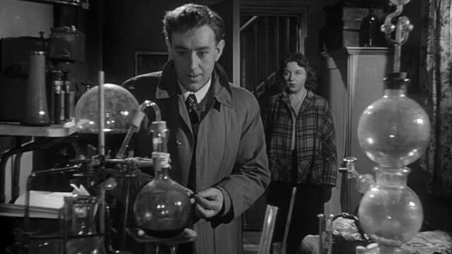 Човекът с белия костюм (The Man In The White Suit 1951) 1/2