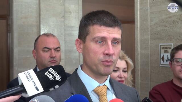 Лидерът на „Величие“ Ивелин Михайлов каза, че Бойко Борисов финансира и организира локалите