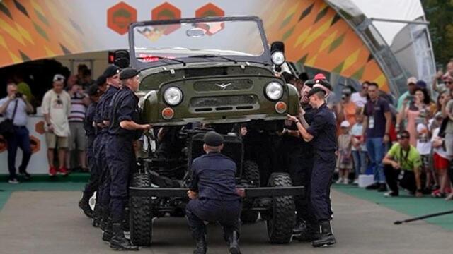 Невероятно быстрая сборка и разборка армейского УАЗ
