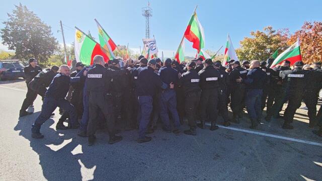 Безсрочен протест на Прохода на Републиката за запазване на българския лев, сблъсъци с жандармерията