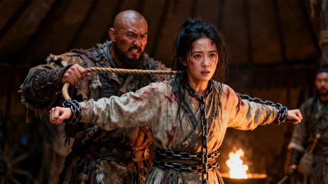 一個被士兵鞭打羞辱的奴隸，她竟是殺死士兵的功夫大師！ 🔥 #kungfu ⚔️#功夫#动作