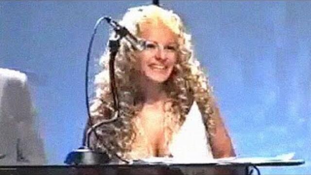 Десислава - Певица на 2002 (Награждаване)