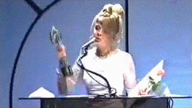 Вероника получава награда за "Видео дебют на 2002"