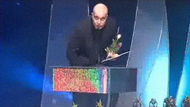 Слави Трифонов получава награда за "Най-добър поп клип на 2003" за "Why"