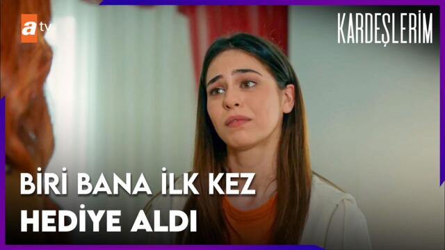 İlk kez hediye alınca Elif... - Kardeşlerim