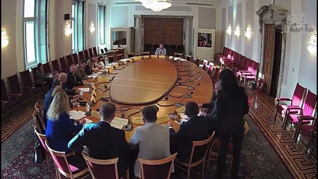 Поправката за ''особен управител'' на Лукойл мина за 30 секунди в енергийната комисия на НС ... Срам