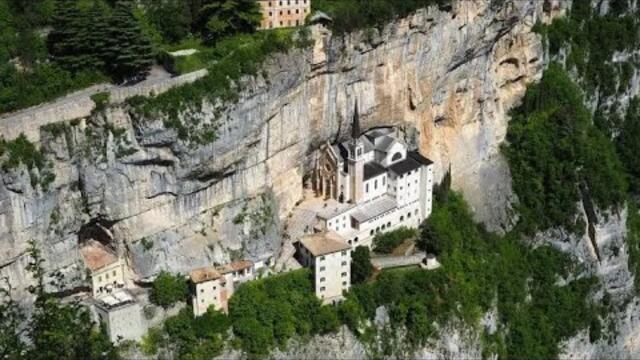 Чудесата на Богородица в Италия: Santuario de la Madonna della Corona