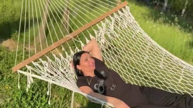 Sofi Marinova Relaxing