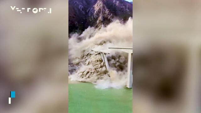 The Hongqi Bridge in Shuangjiangkou (China) suddenly collapses